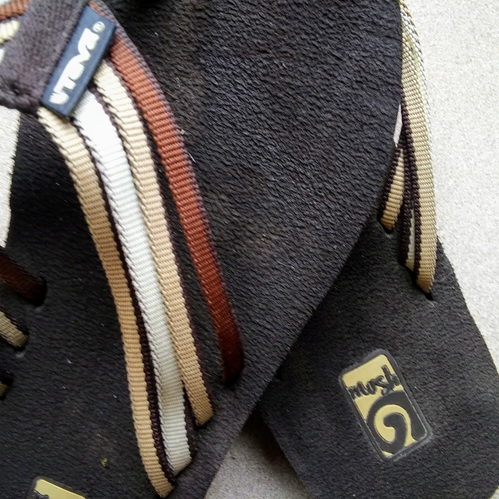 TEVA "MUSH" flip flops.